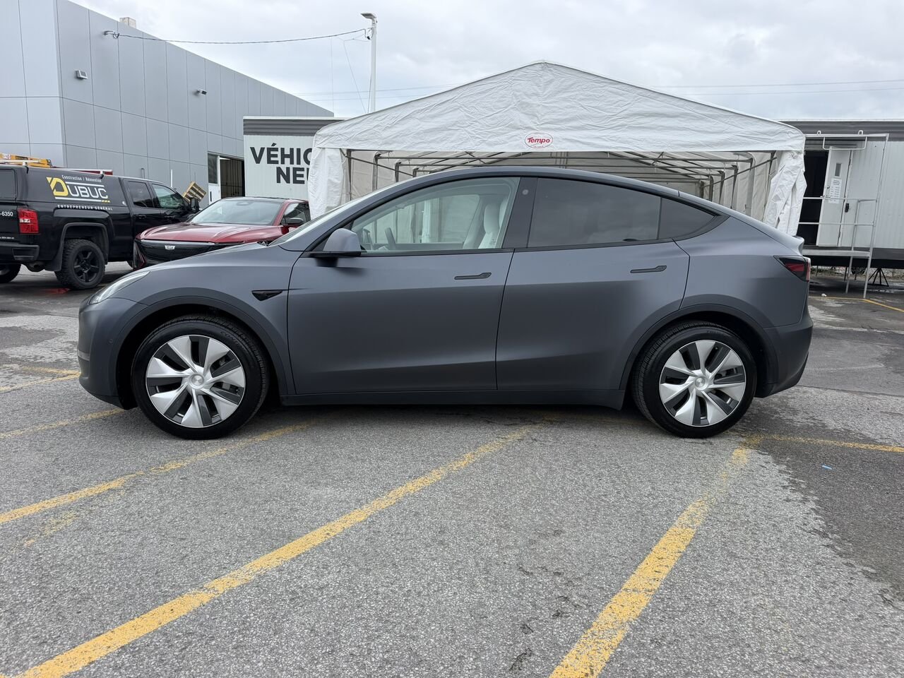 Tesla Model Y LONG RANGE AWD 7 PASSAGERS 2022 Argent Laval - photo #1