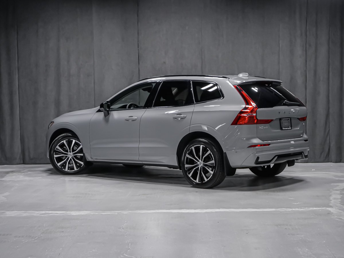 Volvo XC60 B5 PLUS DARK 2024 Gris Montréal - photo #3