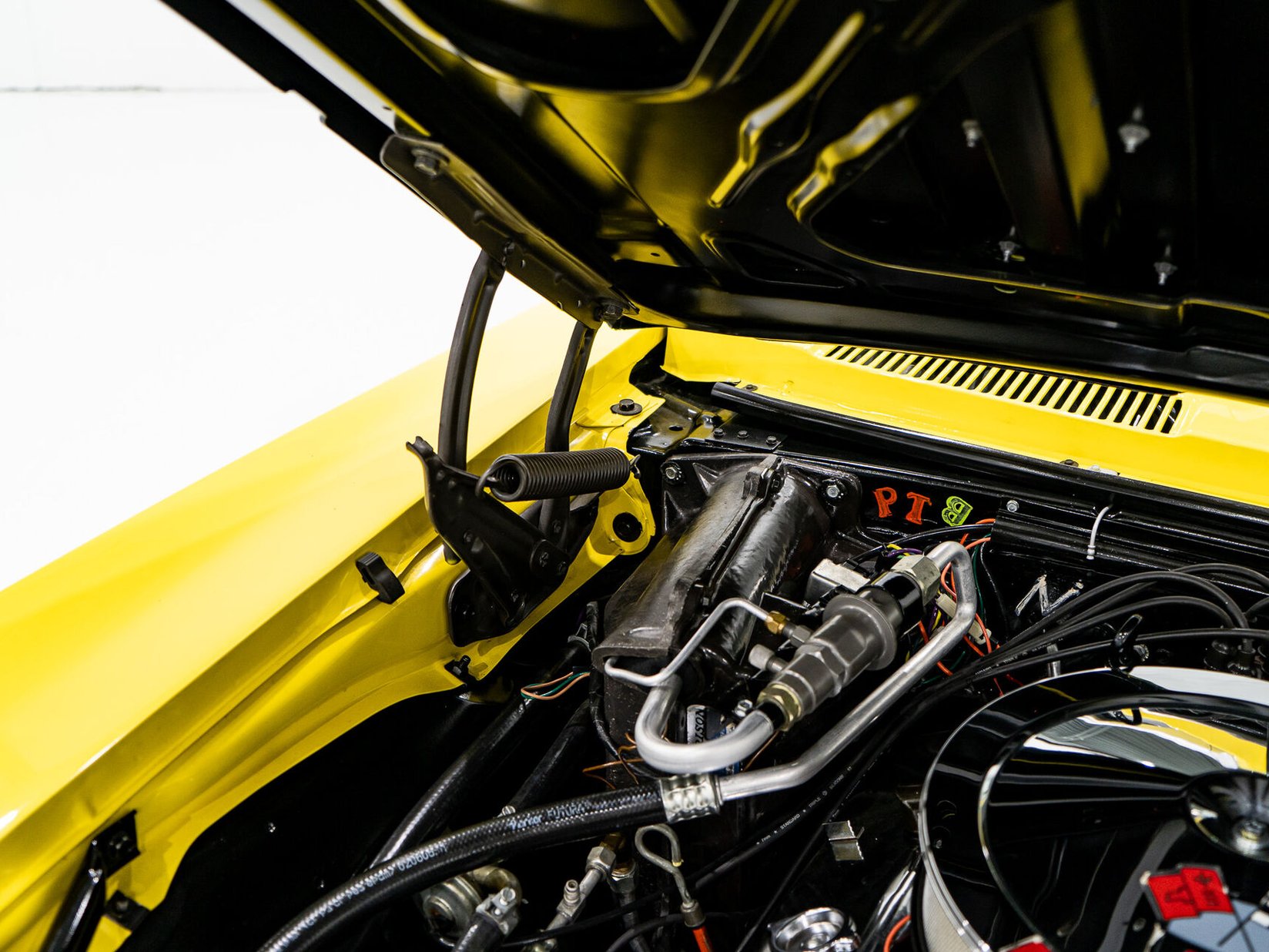1969 Chevrolet Camaro SS **PRIX EN USD** With factory A/C Yellow Montreal - photo #21
