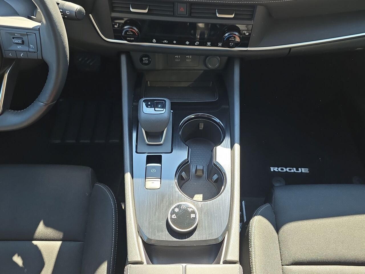 Nissan Rogue S TI, volant chauffant, détecteur d'angles morts, cruise control 2024 Noir Val-David - photo #10