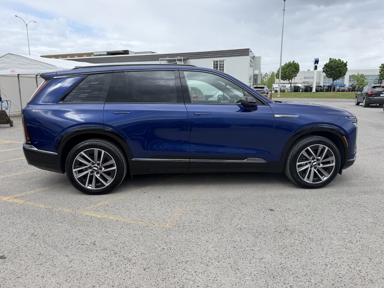 Cadillac VISTIQ Sport AWD FINANCEMENT À PARTIR 3.99% 2026 Bleu Laval - photo #1
