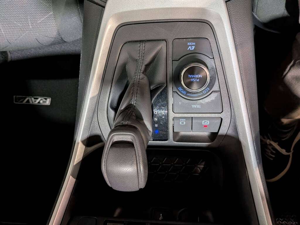 2022 Toyota RAV4 Hybrid XLE AWD White Val-David - photo #24