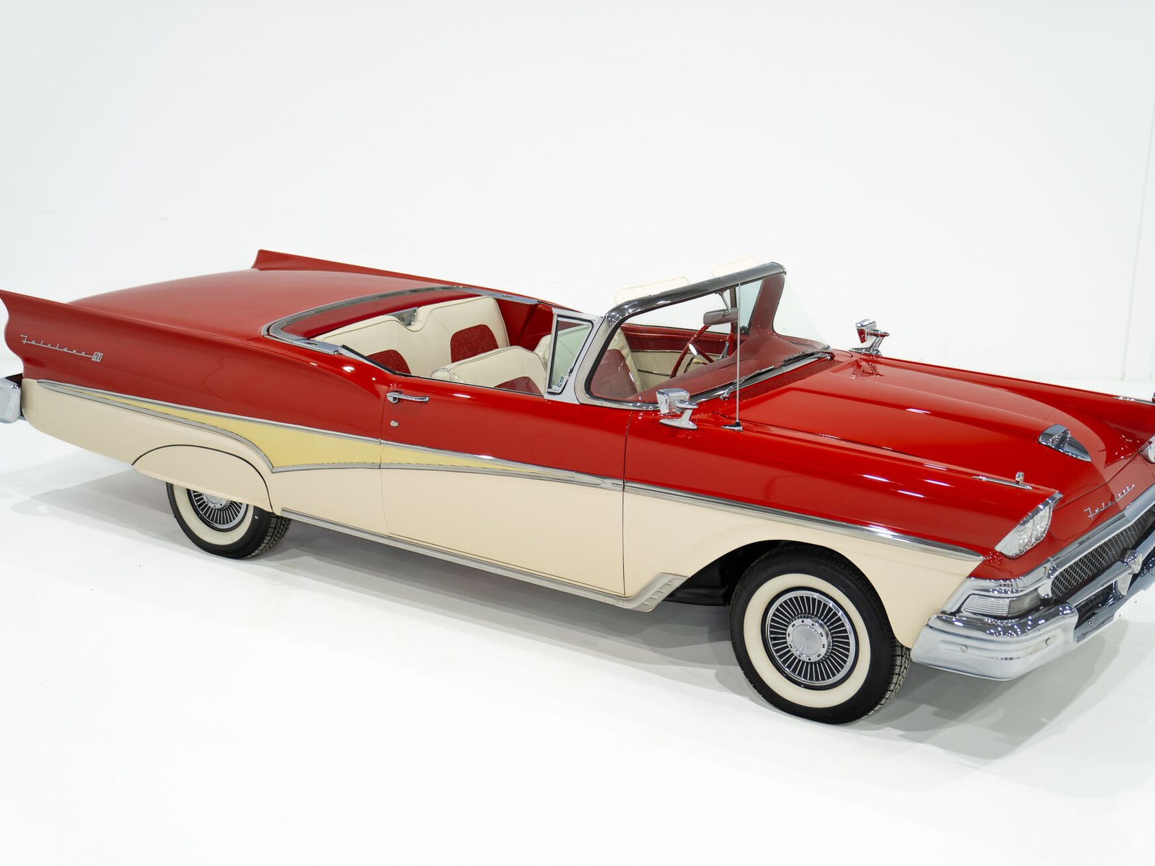 1958 Ford Fairlane 500 Skyliner Interceptor de police 352 CID Entièrement restaurée **PRIX EN USD** Montreal - photo #1