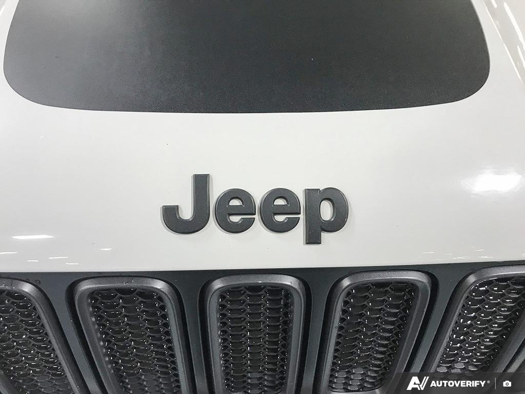 2016 Jeep Renegade 264007B | Trailhawk White Edmonton - photo #8