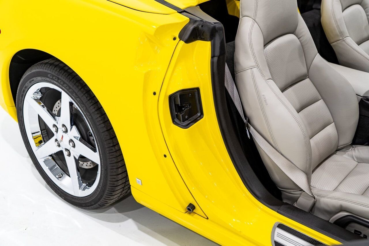 2008 Chevrolet Corvette PRIX EN USD | With Only 900km (563mi) From New With Window Sticker Yellow Montreal - photo #64
