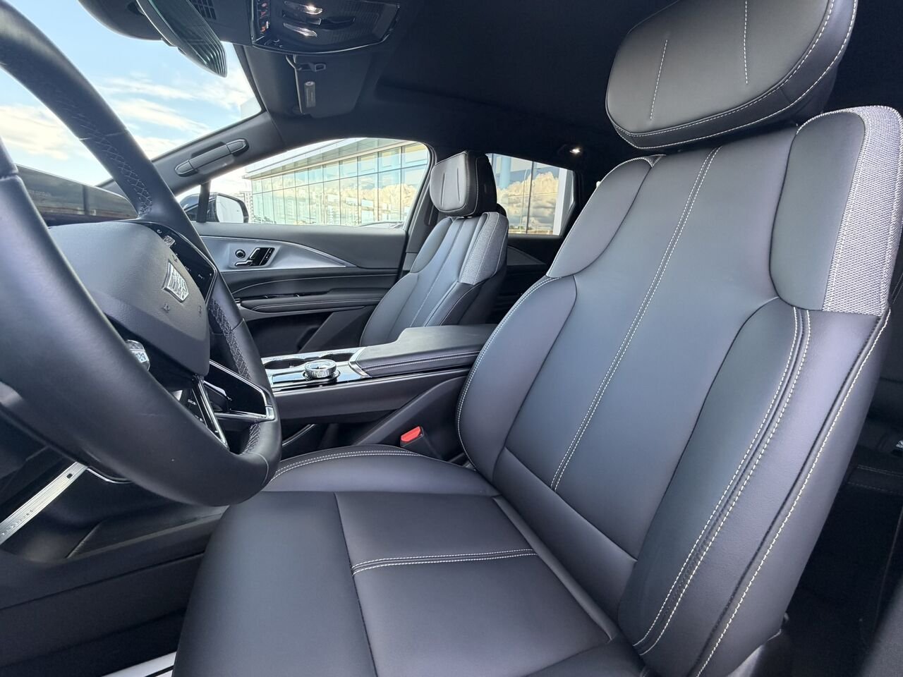 Cadillac LYRIQ TECH FINANCEMENT À PARTIR DE 0.99% 2024 Noir Laval - photo #23