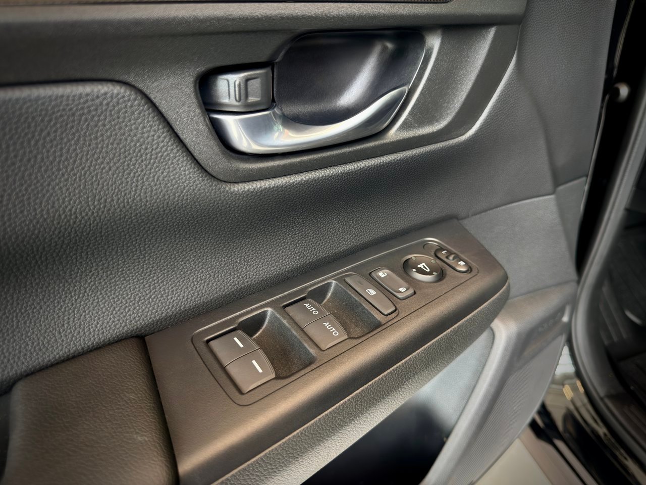 2026 Honda CR-V Hybrid Black Notre-Dame-des-Prairies - photo #32