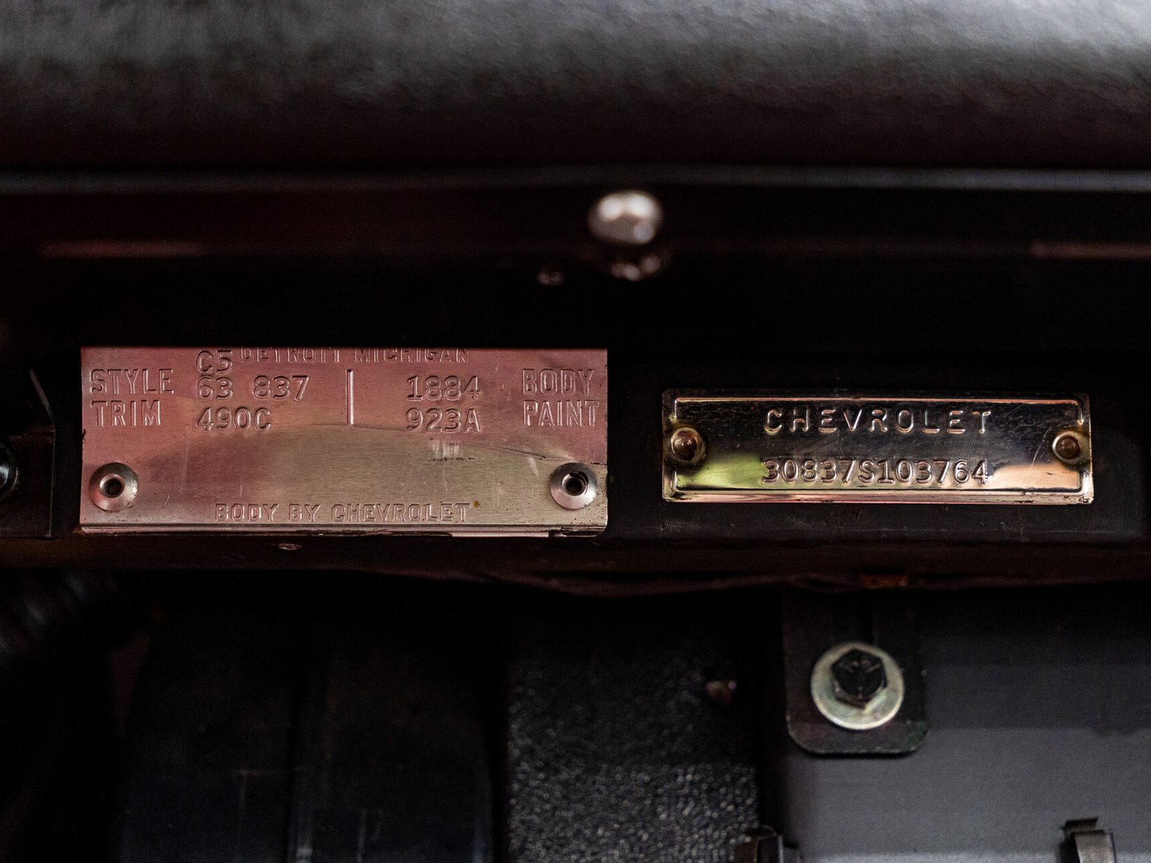 Chevrolet Corvette Split window matching# 327 Factory A/C | PRICE IN USD 1963 Rouge Montréal - photo #82