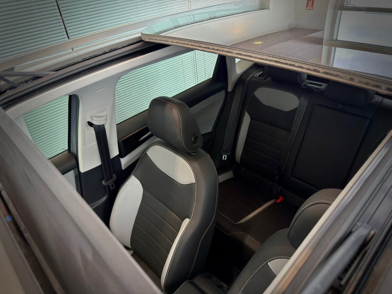 2023 Volkswagen Taos Silver Notre-Dame-des-Prairies - photo #12
