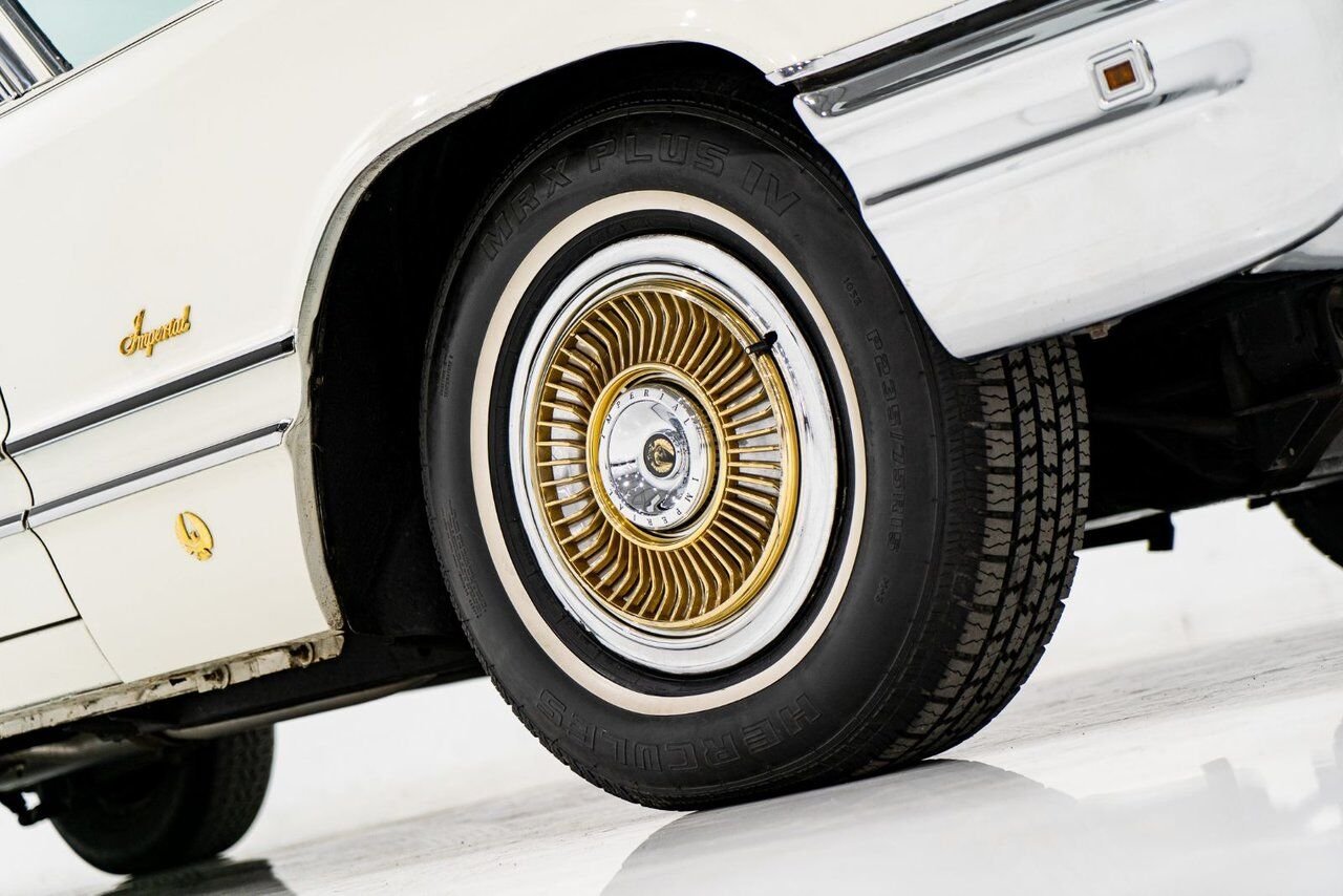Chrysler IMPERIAL Unrestored with only 31,056 original miles **PRICE IN USD** 1968 Blanc Montréal - photo #4
