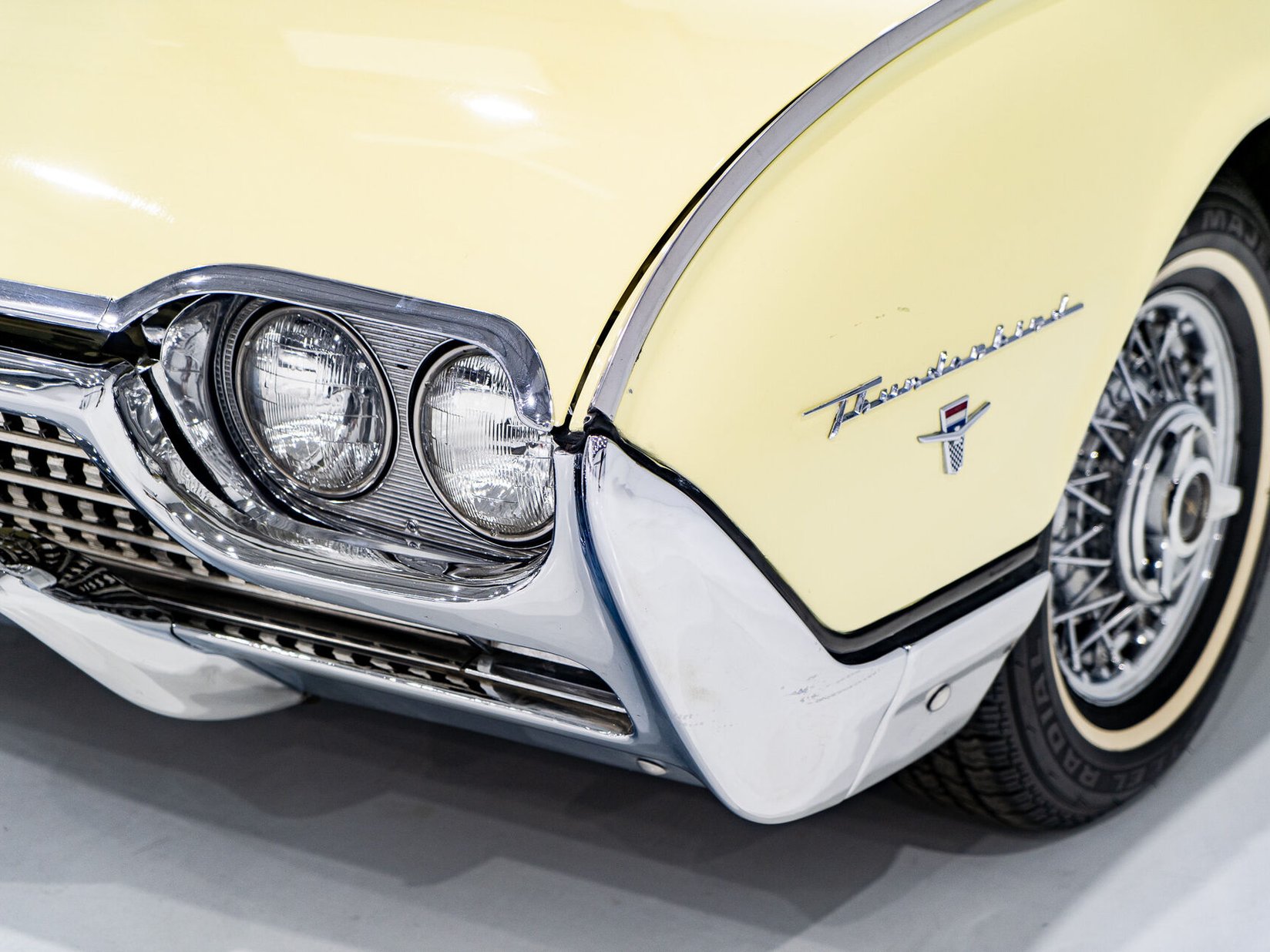 Ford Thunderbird Beautifully Presented From Older Restoration with original bill of sale 1962 Jaune Montréal - photo #3