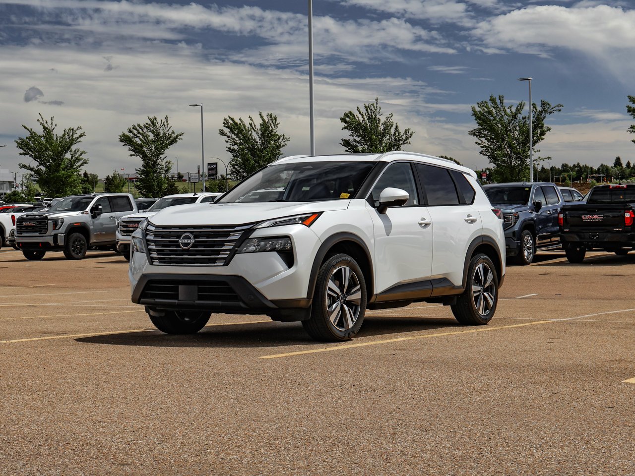 2024 Nissan Rogue AWD SV Moonroof White Sherwood Park - photo #3