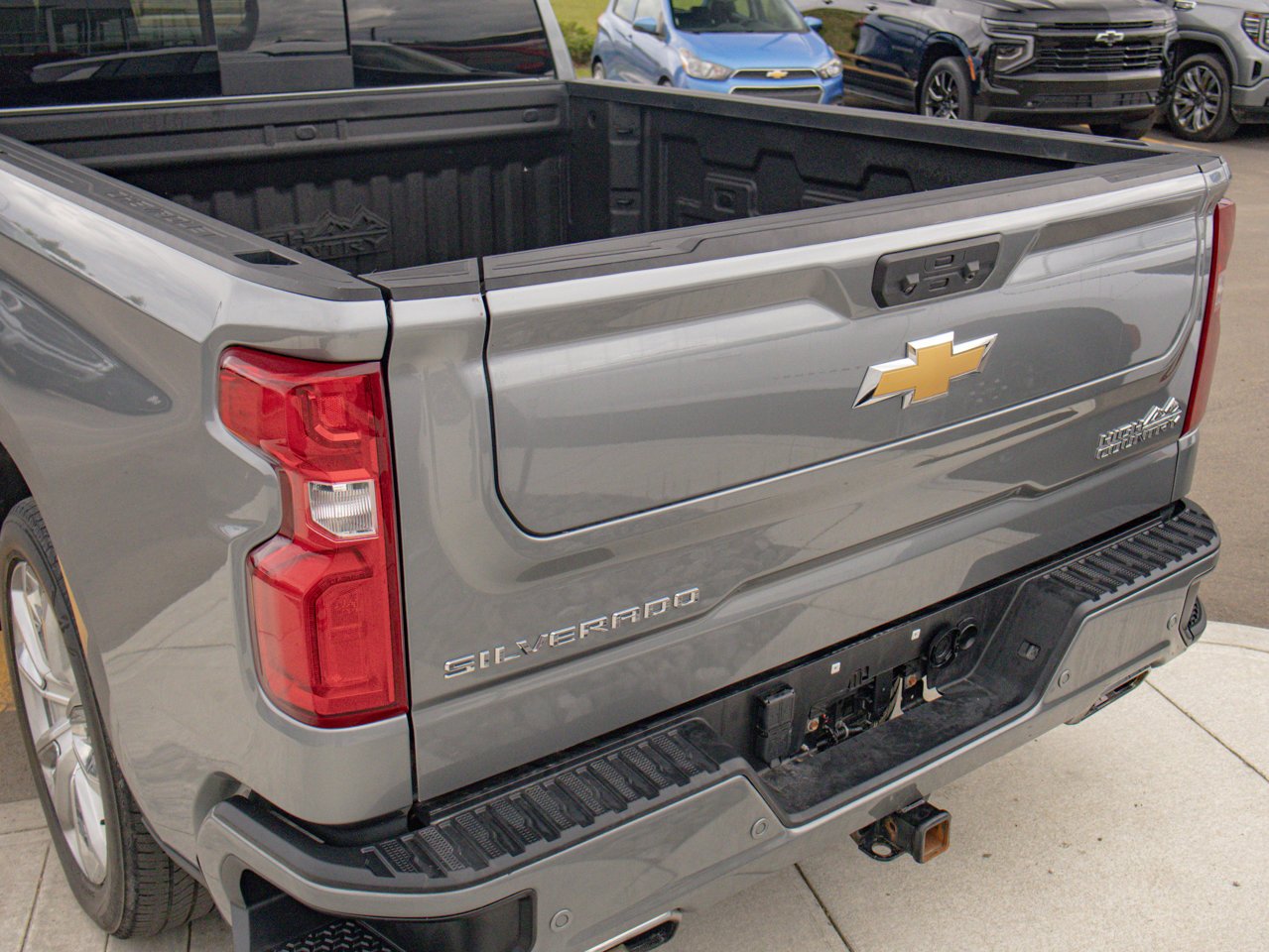 2024 Chevrolet Silverado 1500 4WD Crew Cab 157 High Country Grey Sherwood Park - photo #11
