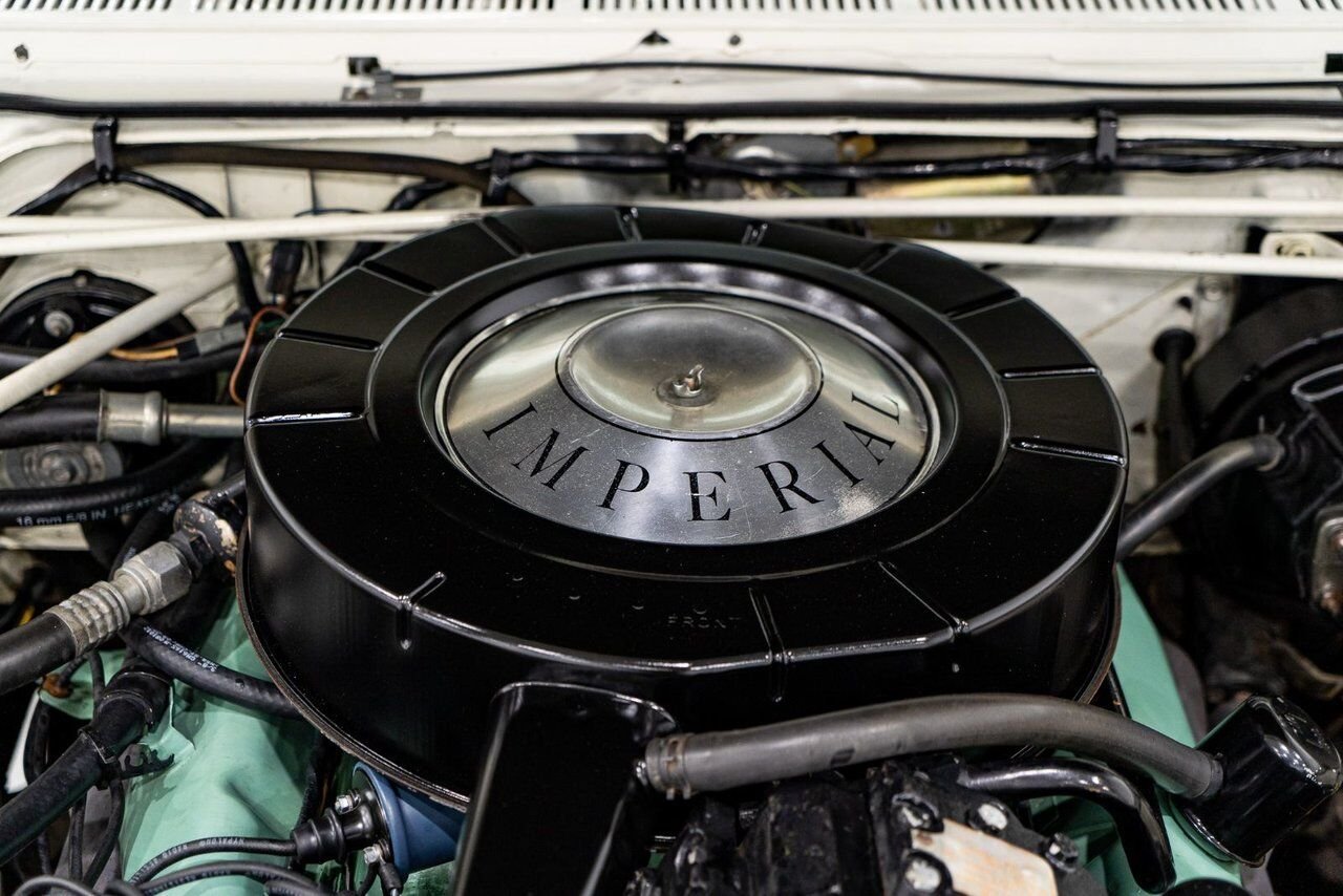 Chrysler IMPERIAL Unrestored with only 31,056 original miles **PRICE IN USD** 1968 Blanc Montréal - photo #17