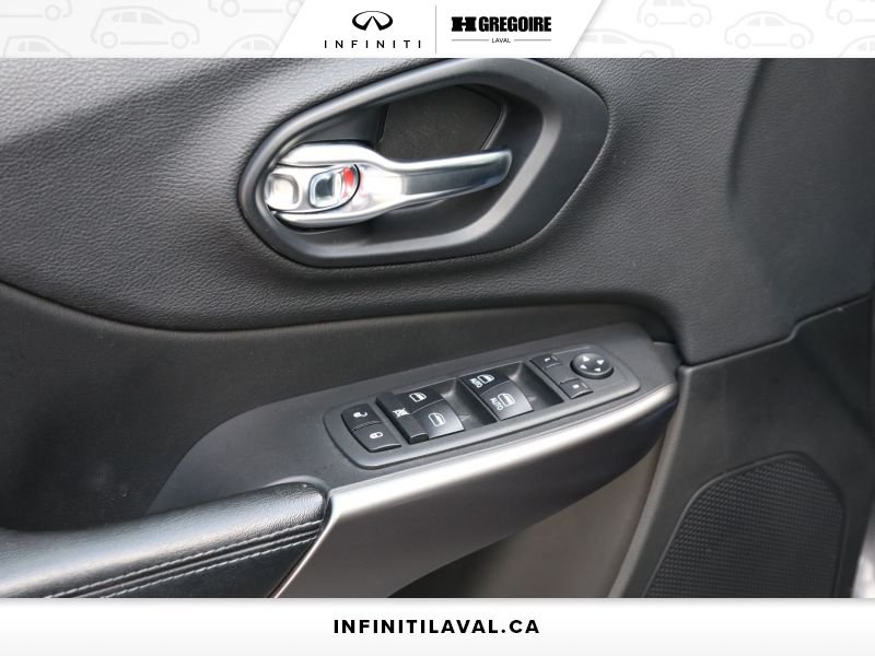 Jeep Cherokee IA2491 | NORTH - CAMERA DE RECUL - MAGS 2019 Laval - photo #12