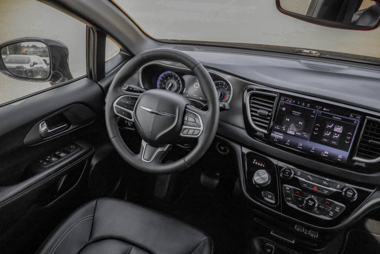 2025 Chrysler Grand Caravan SXT 2WD Black Sherwood Park - photo #27