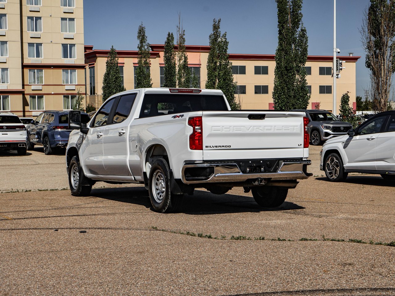 2025 Chevrolet Silverado 1500 4WD Crew Cab 147 LT White Sherwood Park - photo #5