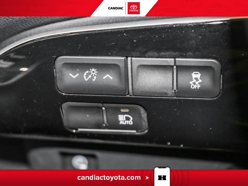 2019 Toyota Prius Red Saint-Eustache - photo #22