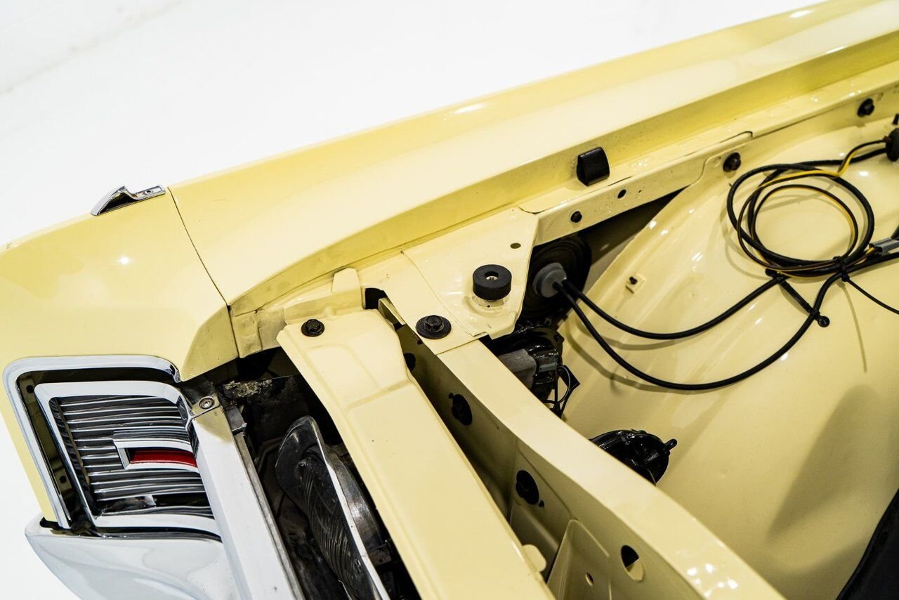 Chrysler 300 PRIX EN USD 440cu.in. Fully restored example 1968 Jaune Montréal - photo #63