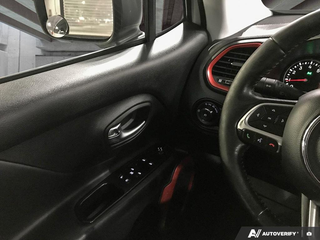 2016 Jeep Renegade 264007B | Trailhawk White Edmonton - photo #16