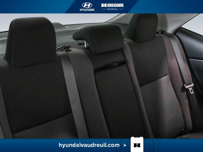 Toyota Corolla 2018 Bleu Laval - photo #31