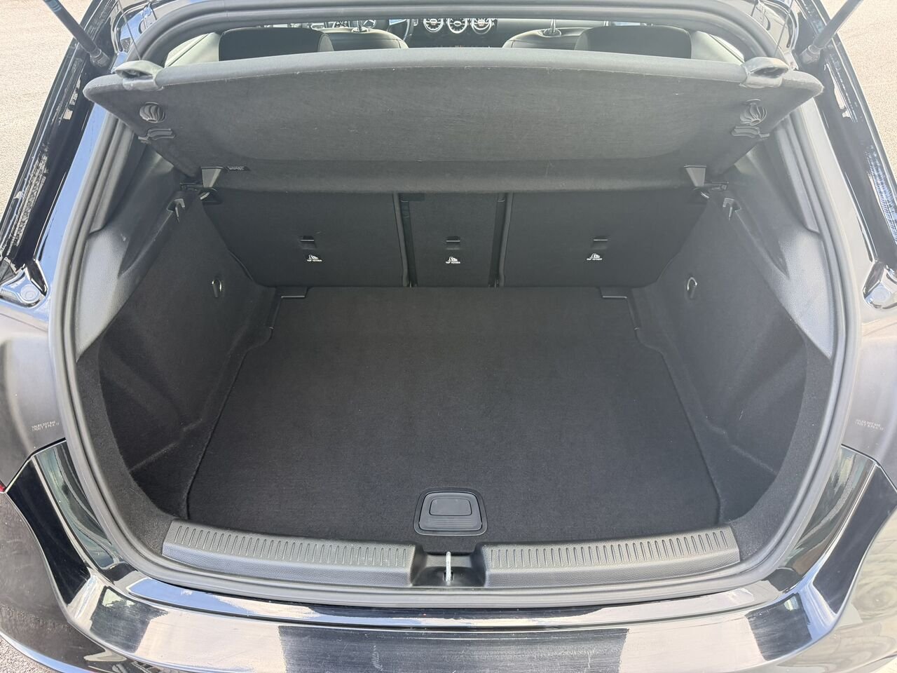 Mercedes-Benz Classe A A 250 à hayon 2019 Noir Laval - photo #11