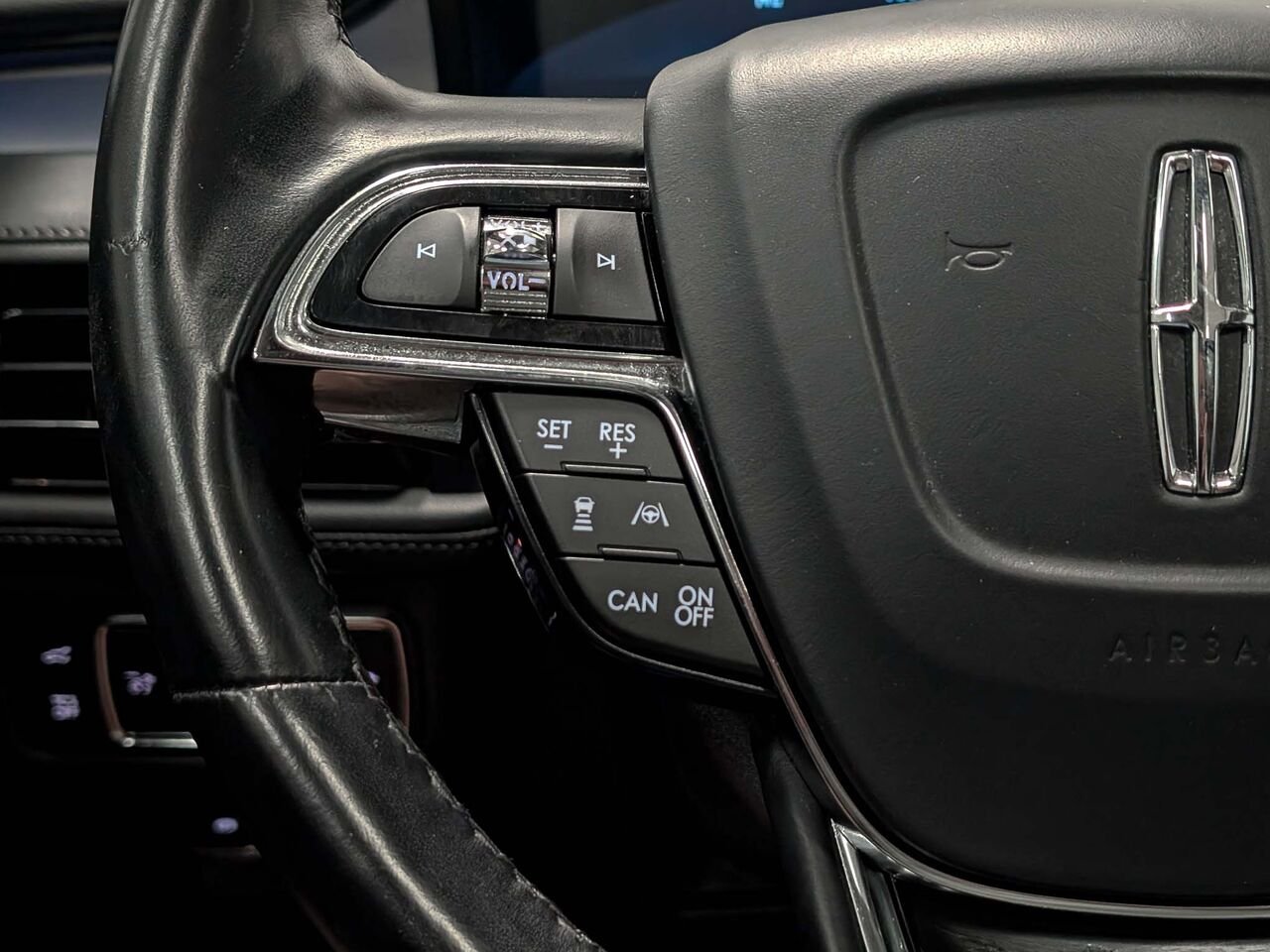 2023 Lincoln NAUTILUS Reserve AWD Toit Ouvrant Bas Kilométrage Grey Sherbrooke - photo #16