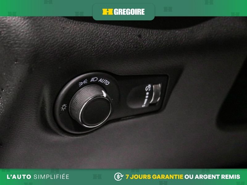 2023 Jeep Compass White Saint-Eustache - photo #21