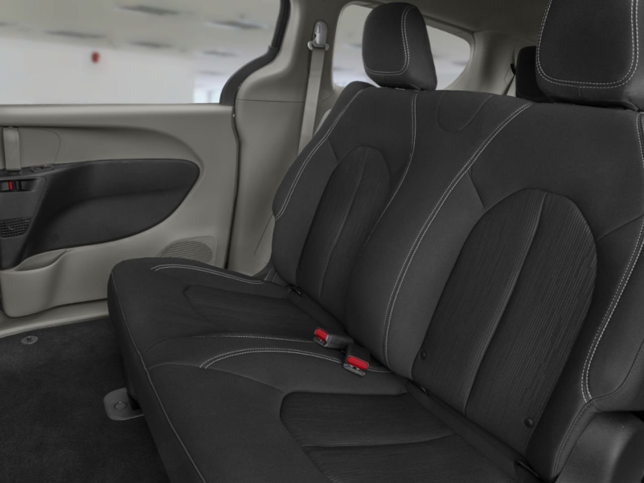CHRYSLER Grand Caravan SXT 2RM 2027 Couche nacrée rouge vif Ottawa & Gatineau - photo #3