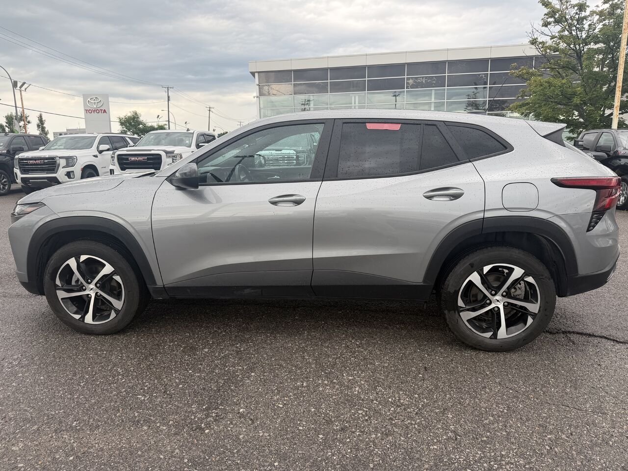 CHEVROLET TRAX 1RS 1RS 4 portes TA 2024 Gris Gatineau - photo #8
