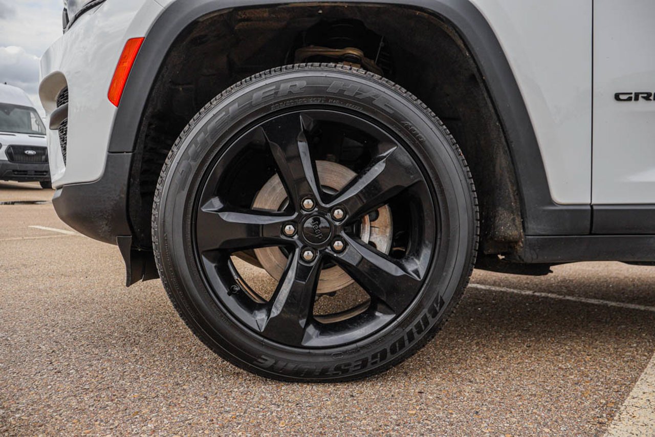 2025 Jeep Grand Cherokee Altitude 4x4 White Sherwood Park - photo #12
