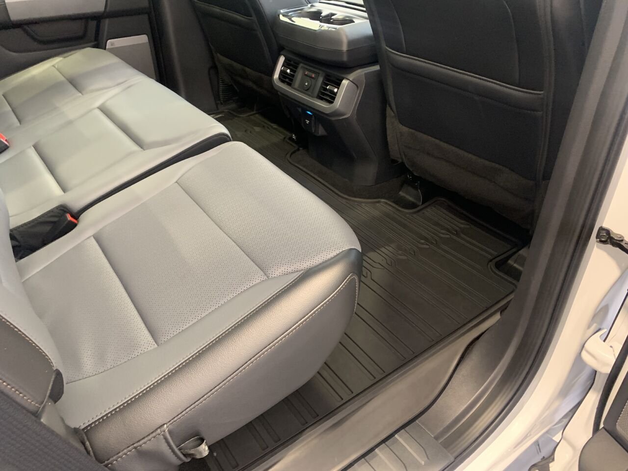 Ford F-150 Lightning LIGHTNING LARIAT CREW CAB 2025 Blanc Châteauguay - photo #8