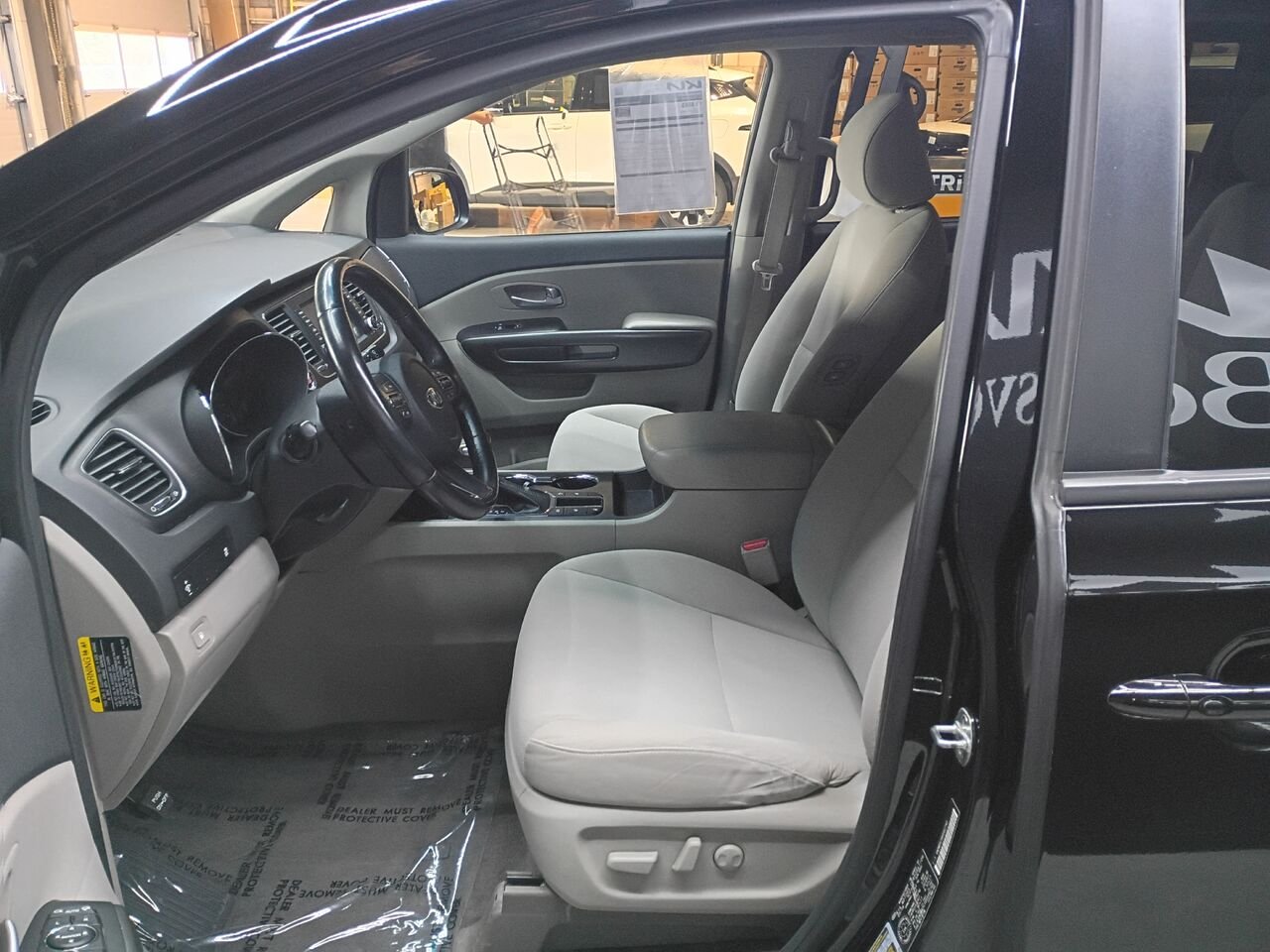 2019 Kia Sedona Black Blainville - photo #18