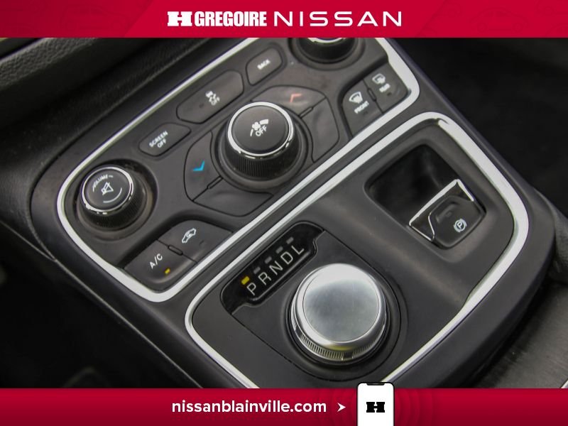 Chrysler 200 2015 Blanc Blainville - photo #17