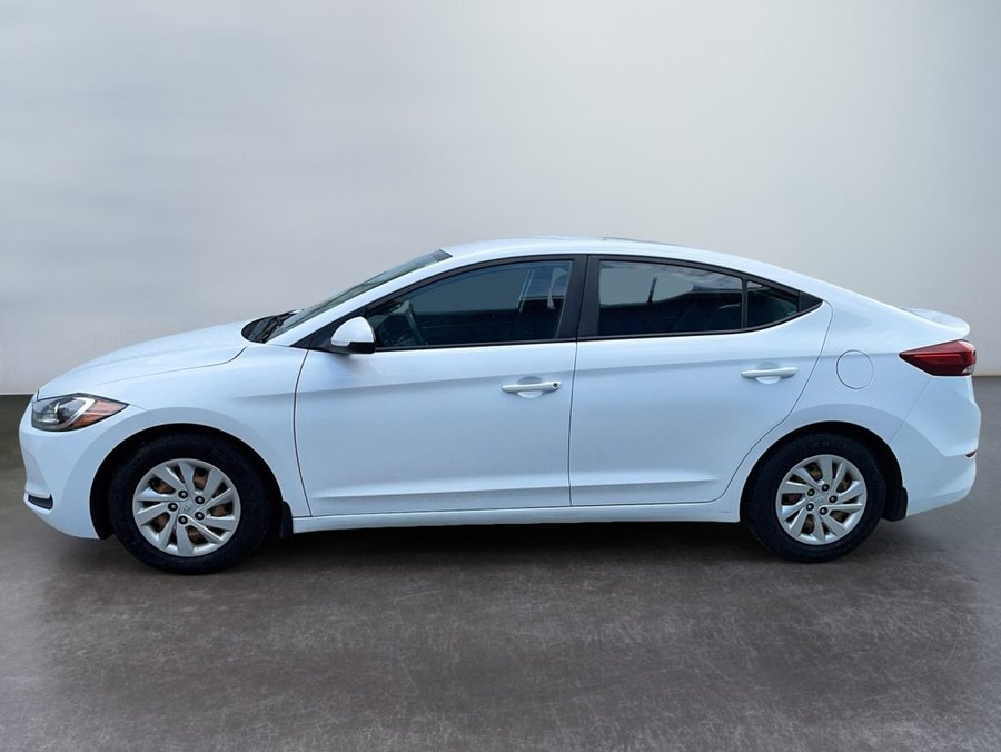 Hyundai ELANTRA Berline 4 portes, boîte manuelle, L 2017 Blanc