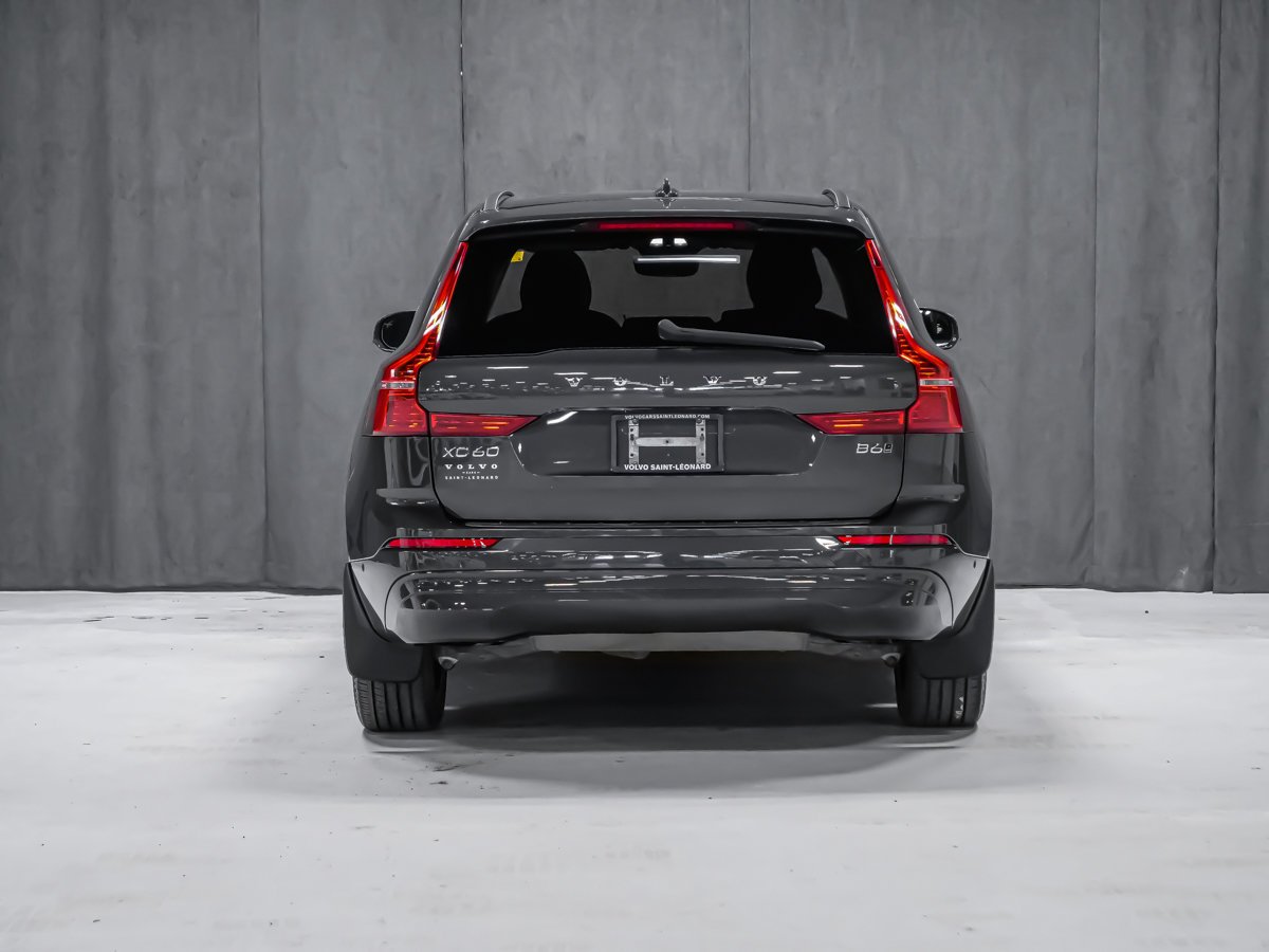 Volvo XC60 B6 MOMENTUM 2022 Gris Montréal - photo #4