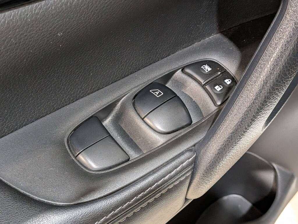 2021 Nissan Qashqai FWD SV CVT White Val-David - photo #33