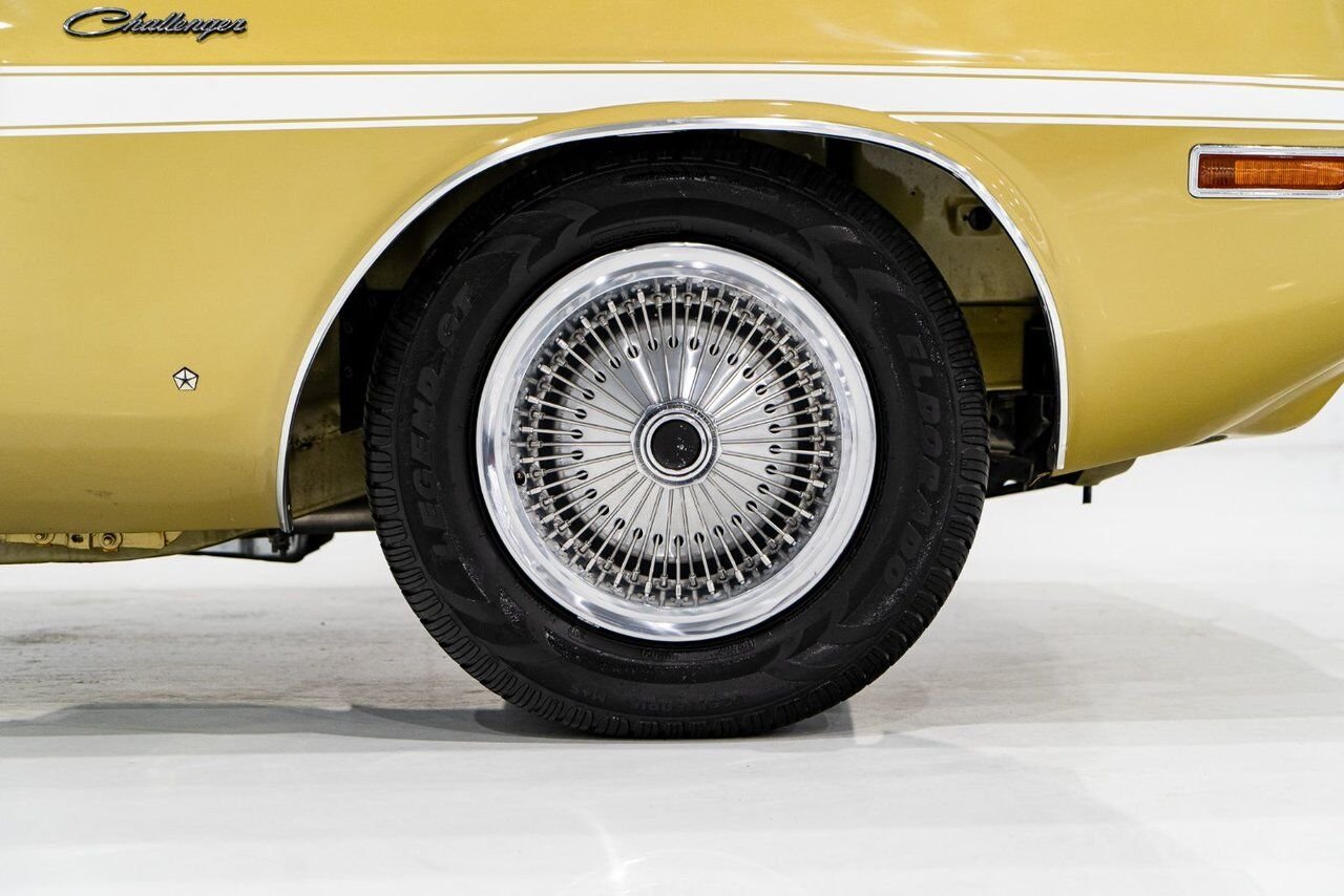 Dodge Challenger *PRIX EN USD* Convertible Fully restored to desirable specifications 1971 Or Montréal - photo #53