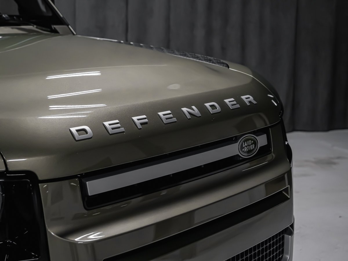 2025 Land Rover Defender S Green Montreal - photo #9
