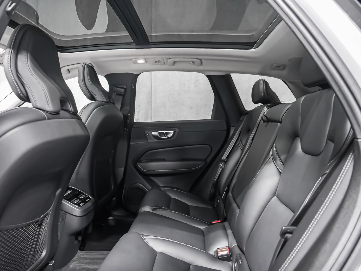 Volvo XC60 Ultimate Dark Theme 2024 Montréal - photo #14