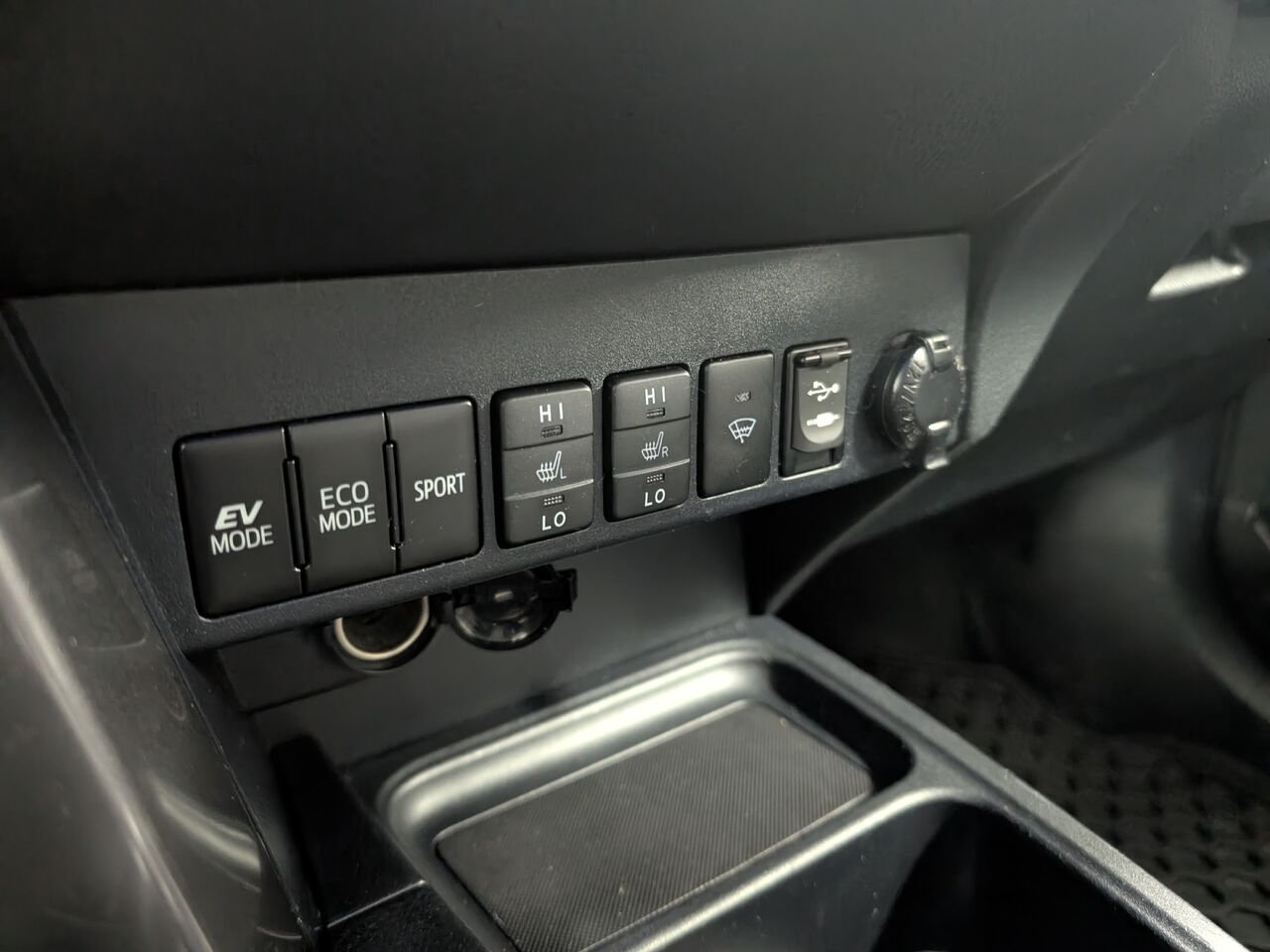 2017 Toyota RAV4 Hybrid JTMJJREV6HD088292 Electric Storm Blue Sherbrooke - photo #19