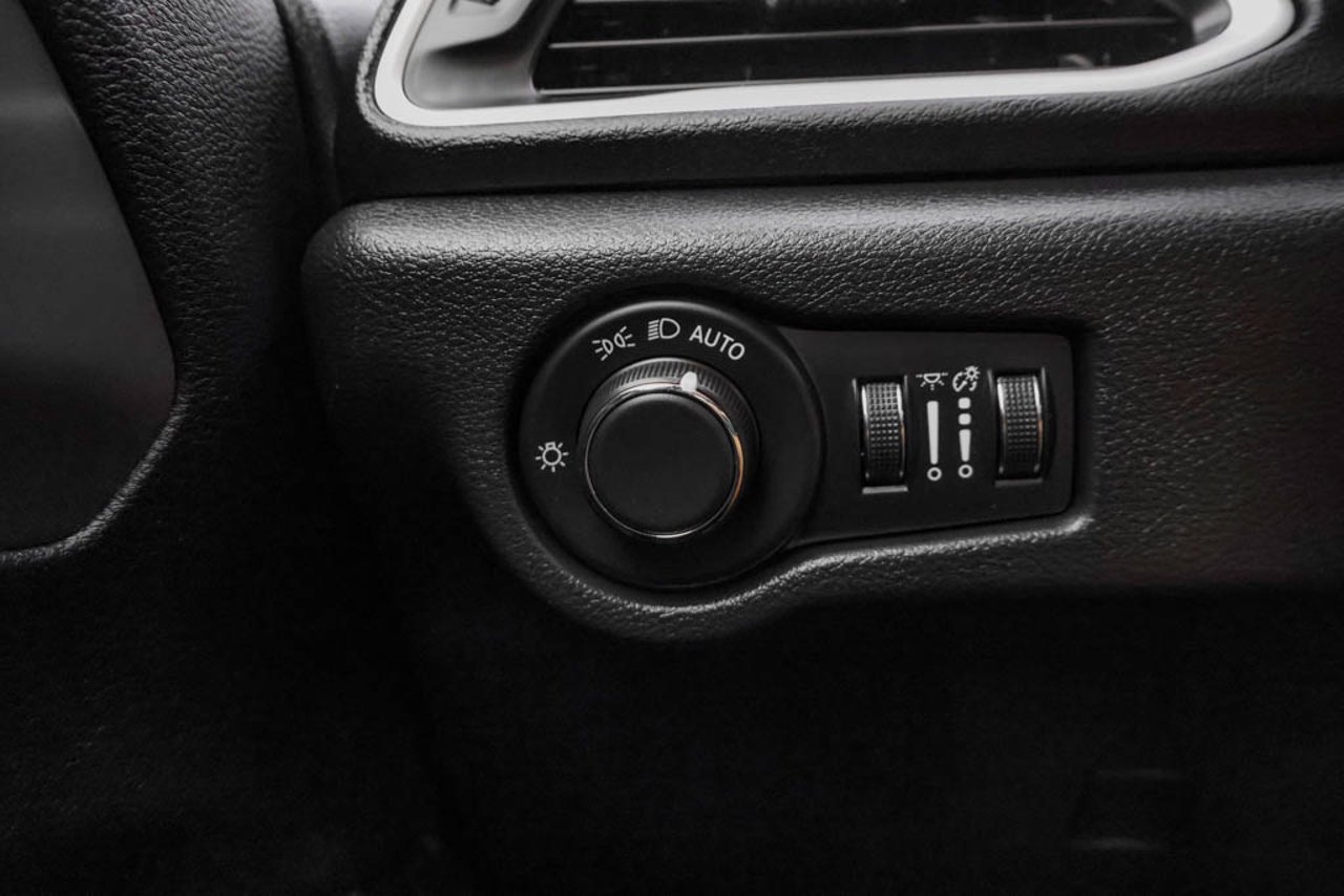 2025 Chrysler Grand Caravan SXT 2WD Black Sherwood Park - photo #17