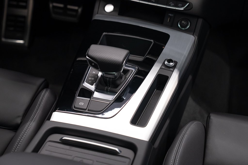 Audi Q5 Technik 45 TFSI quattro / Very LOW KM 2023 Bleu Kirkland - photo #23