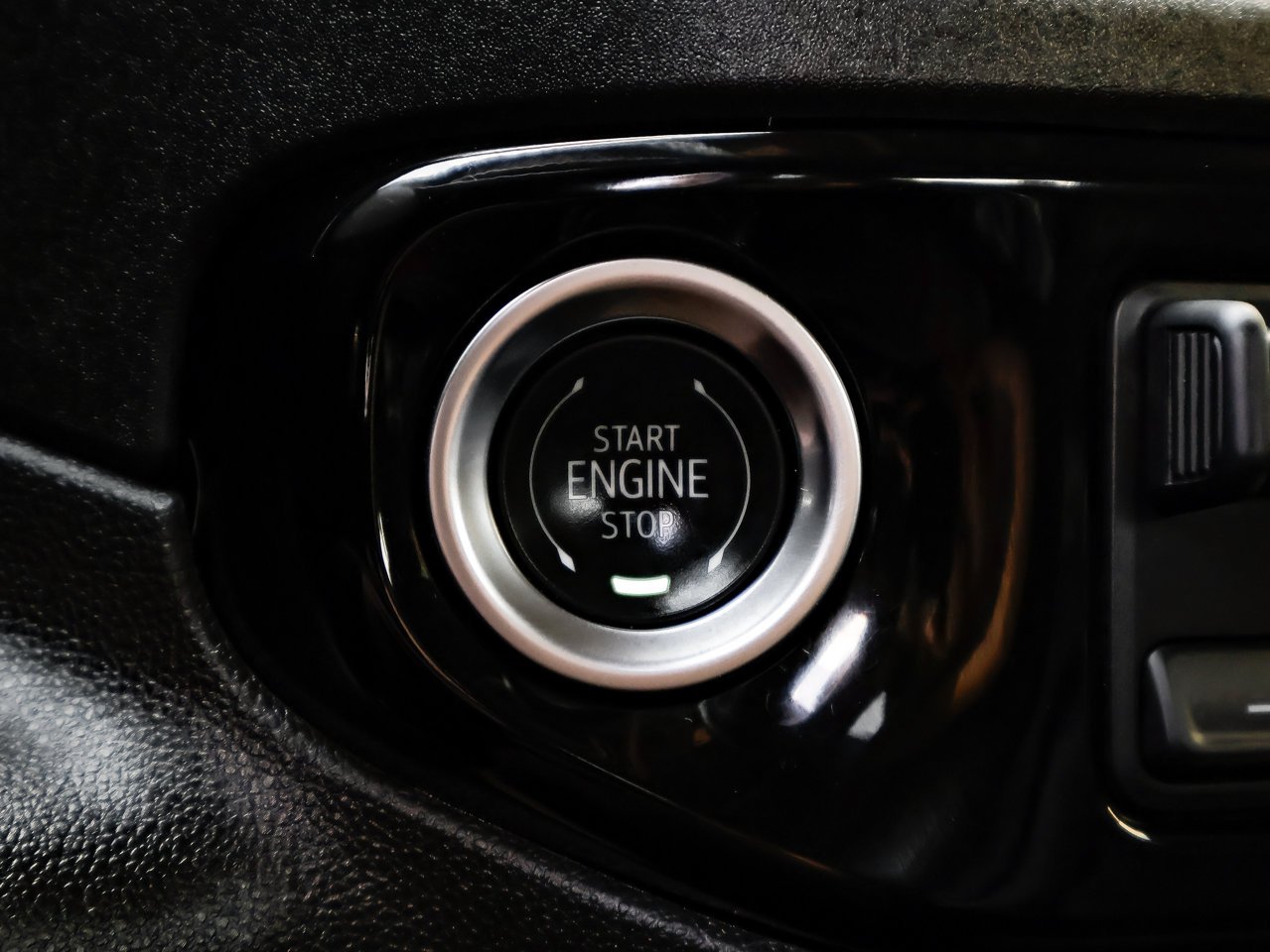 2025 Chevrolet Silverado 1500 4WD Crew Cab 147 LT White Sherwood Park - photo #22