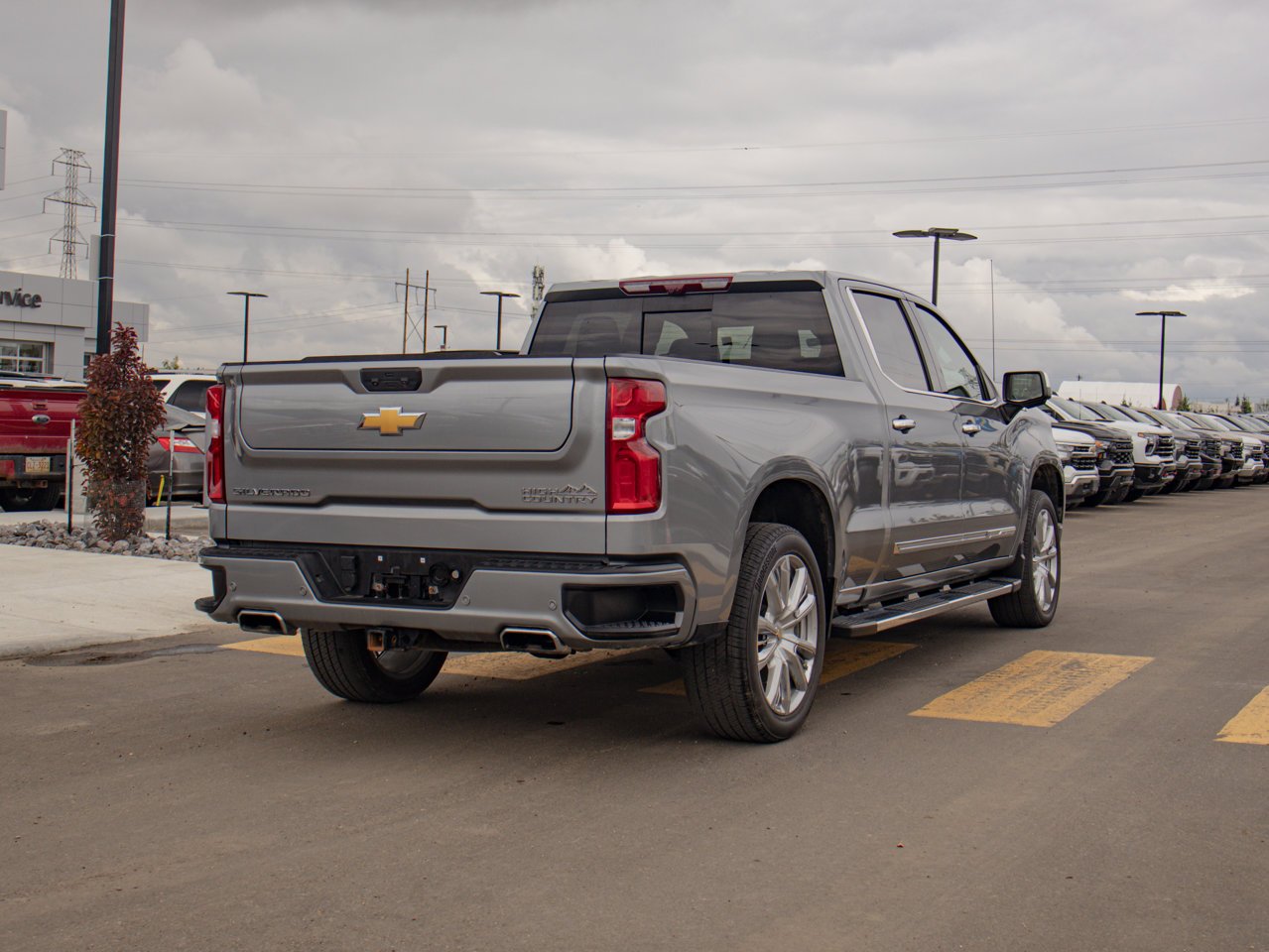 2024 Chevrolet Silverado 1500 4WD Crew Cab 157 High Country Grey Sherwood Park - photo #9