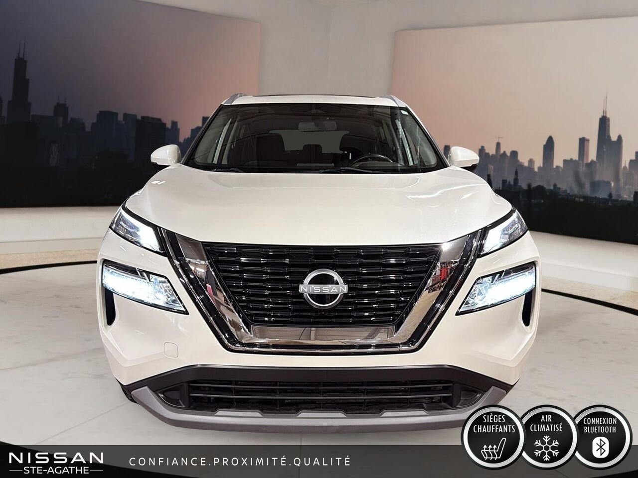 Nissan Rogue SV TI avec ensemble toit ouvrant 2023 Blanc Saint-Jérôme - photo #1