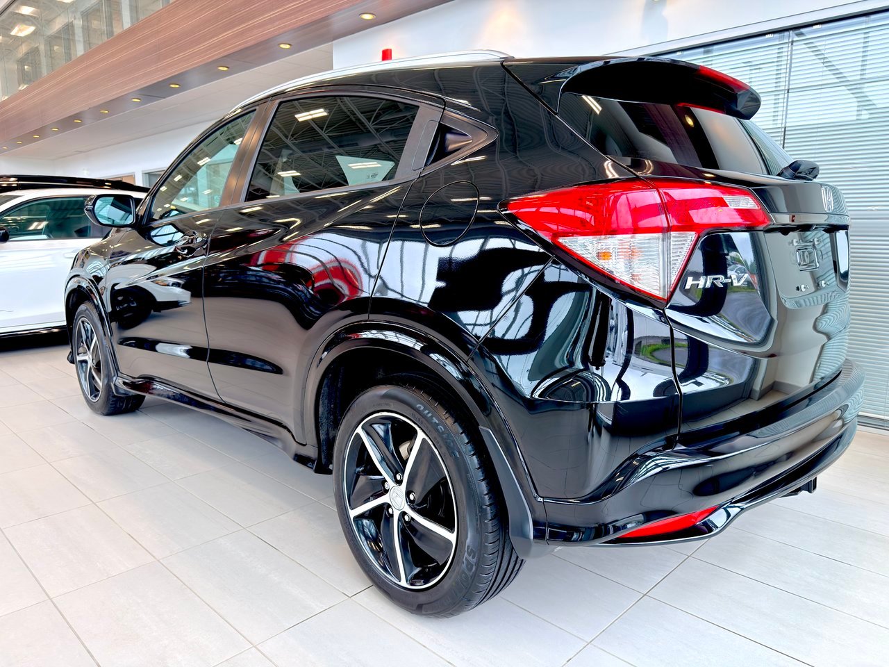 2021 Honda HR-V Black Notre-Dame-des-Prairies - photo #8
