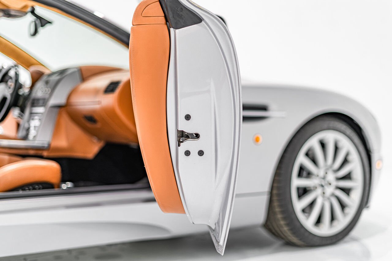 Aston Martin Vanquish PRIX EN USD | ORIGINAL MSRP OF $225,000 USD - FACTORY UPGRADE TO VANQUISH S TRANSMISSION 2003 Gris Montréal - photo #70