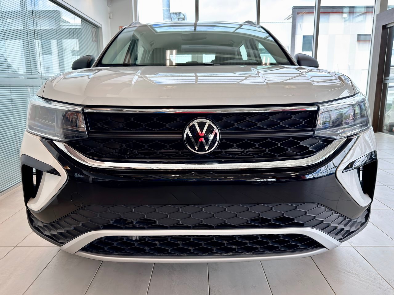2024 Volkswagen Taos White Notre-Dame-des-Prairies - photo #5