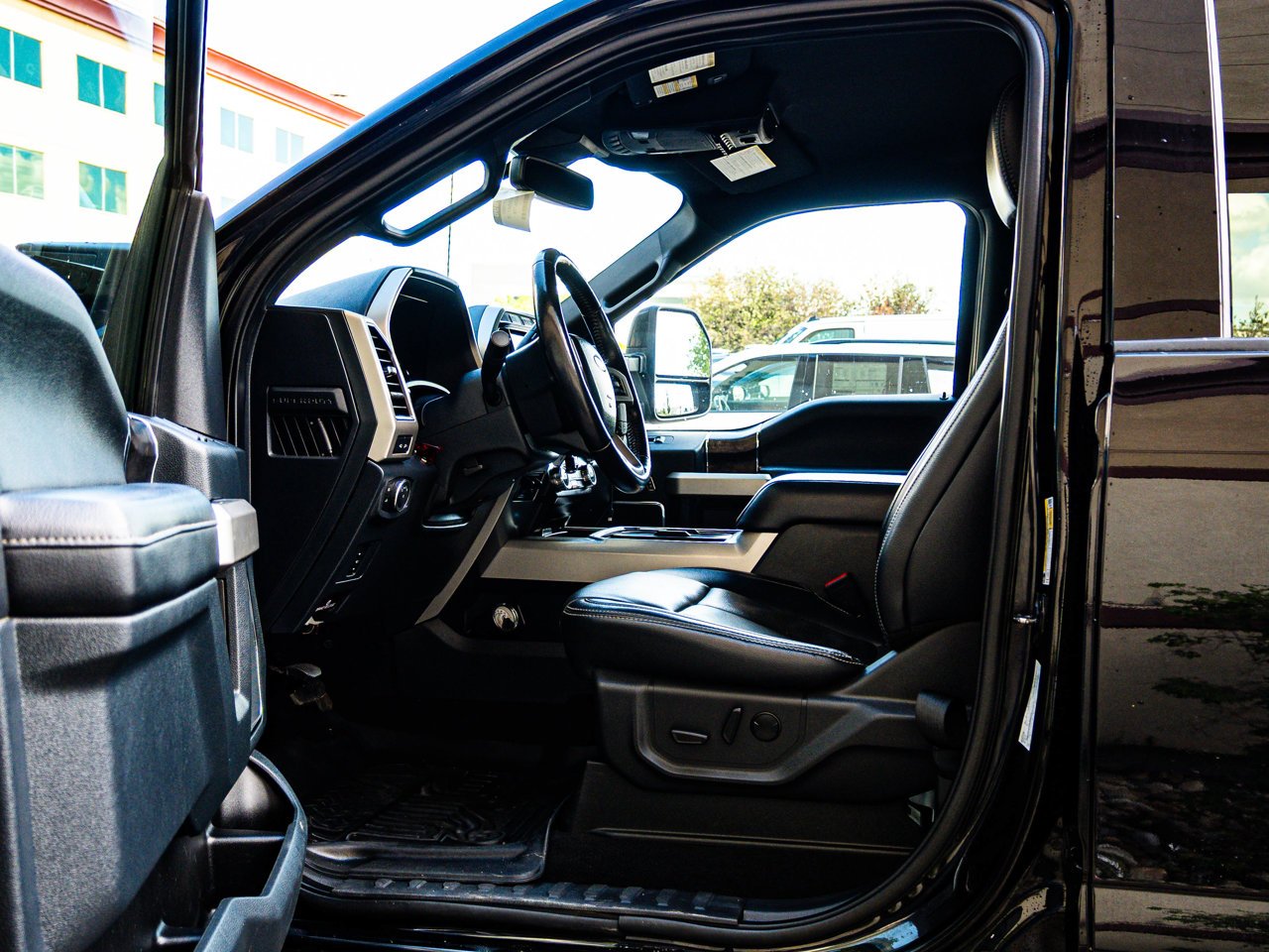 2022 Ford Super Duty F-350 SRW LARIAT 4WD Crew Cab 6.75' Box Black Sherwood Park - photo #15
